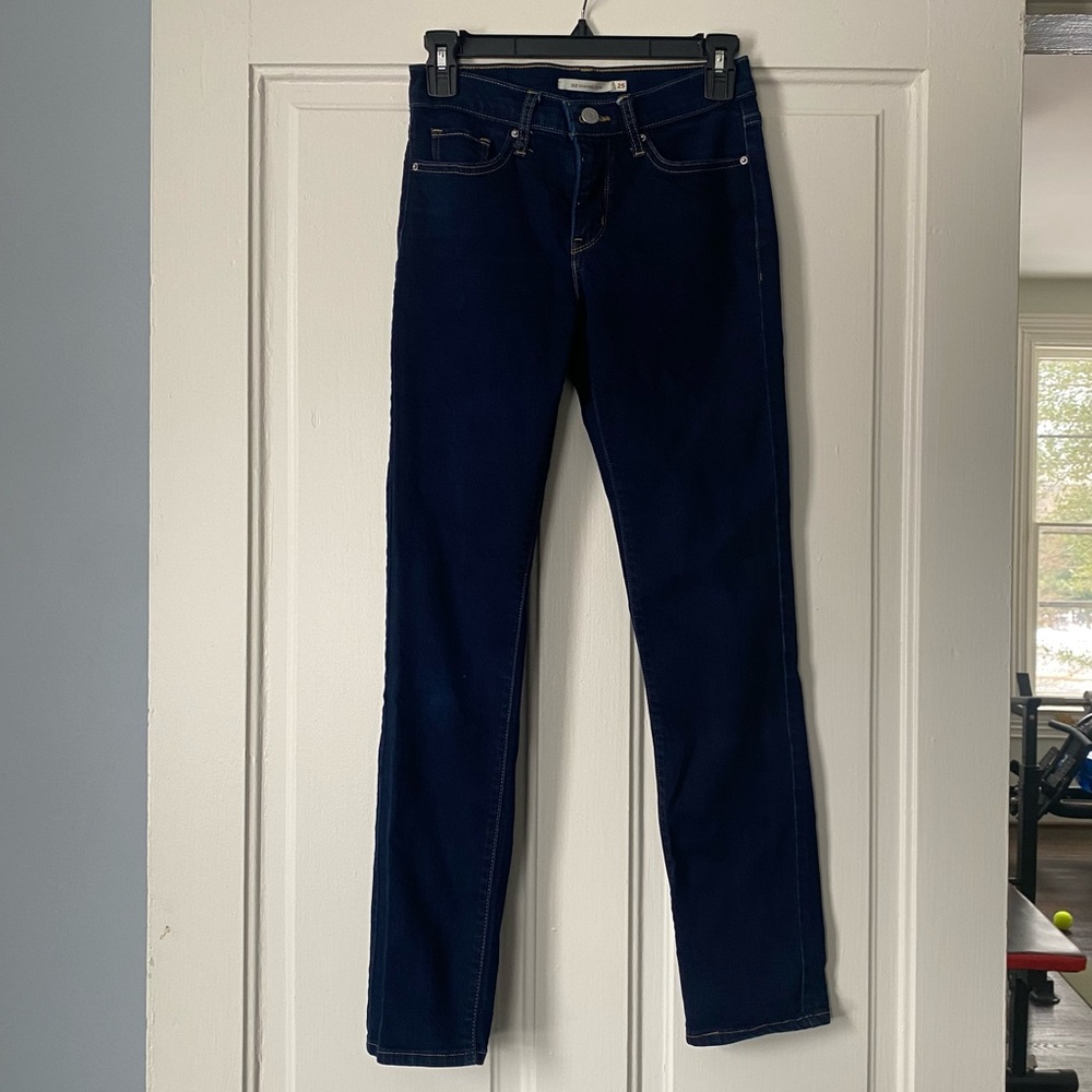 LEVIS 🧡  312 Shaping Slim Jeans, dark wash.